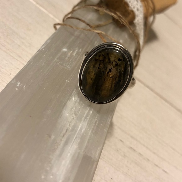 Labradorite Ring - Picture 2 of 4